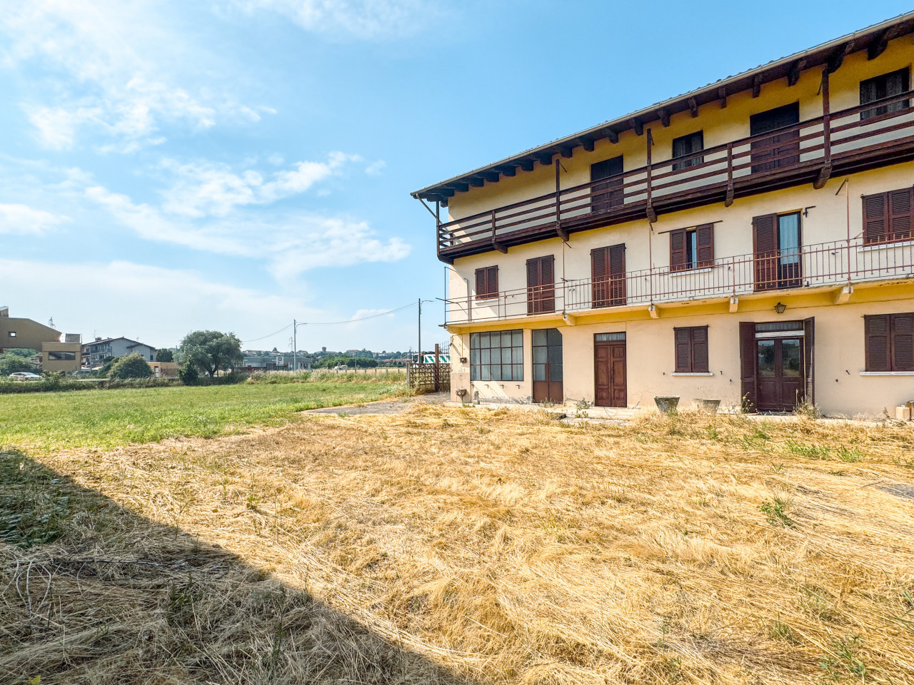 003__vendita-cascina-oleggio-gairdino1_wmk_0