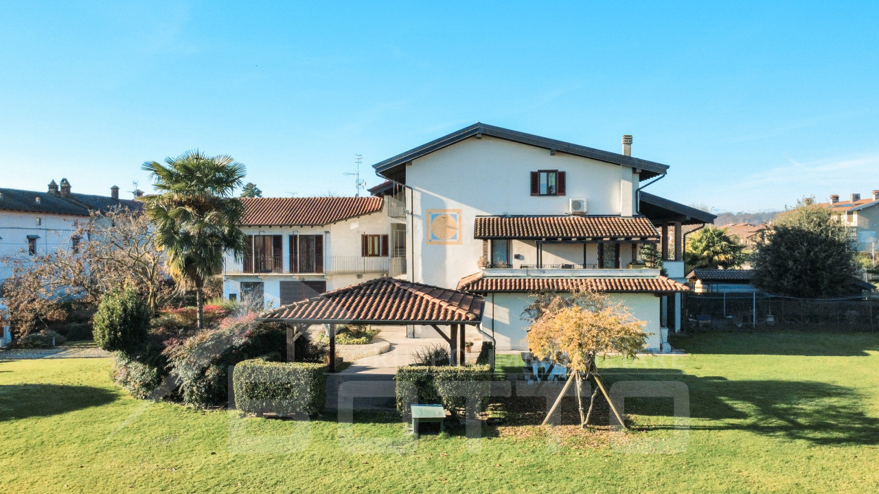 003__vendita-villa-marano-ticino-esterno4_wmk_0