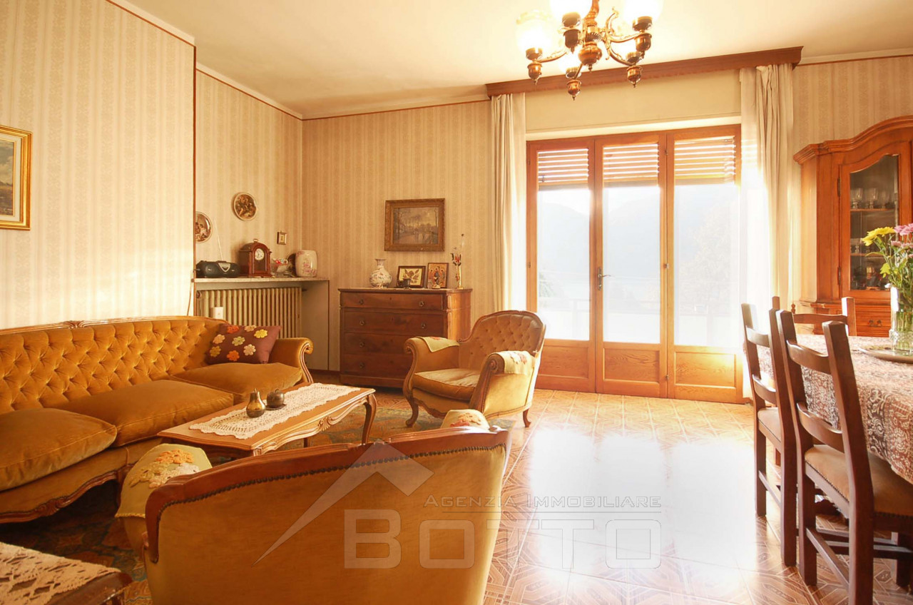 004__casa-vendita-omegna-salotto
