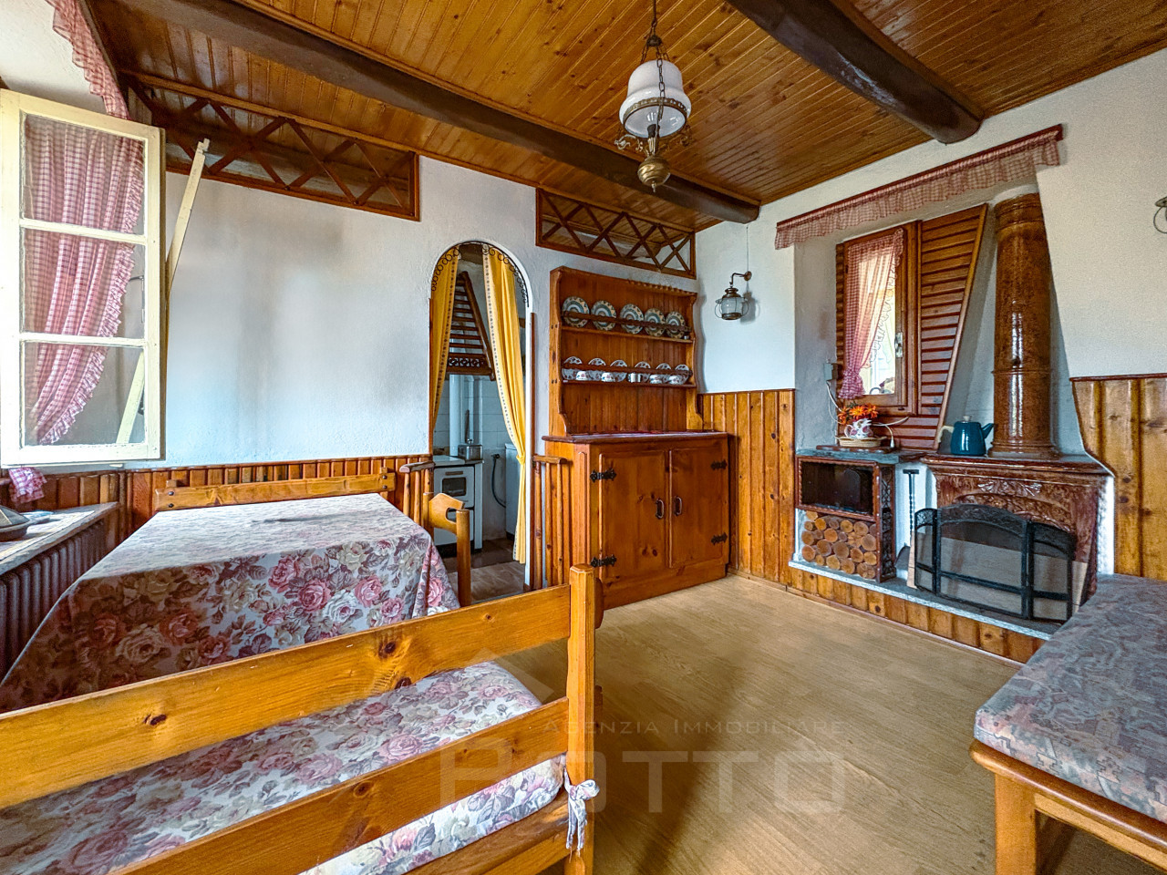 004__casa-vendita-quarna-sotto-soggiorno1_wmk_0