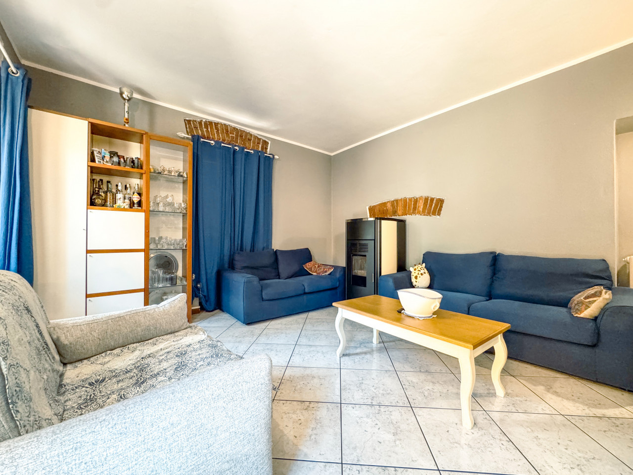 004__gozzano-vendita-esterno-salotto_wmk_0