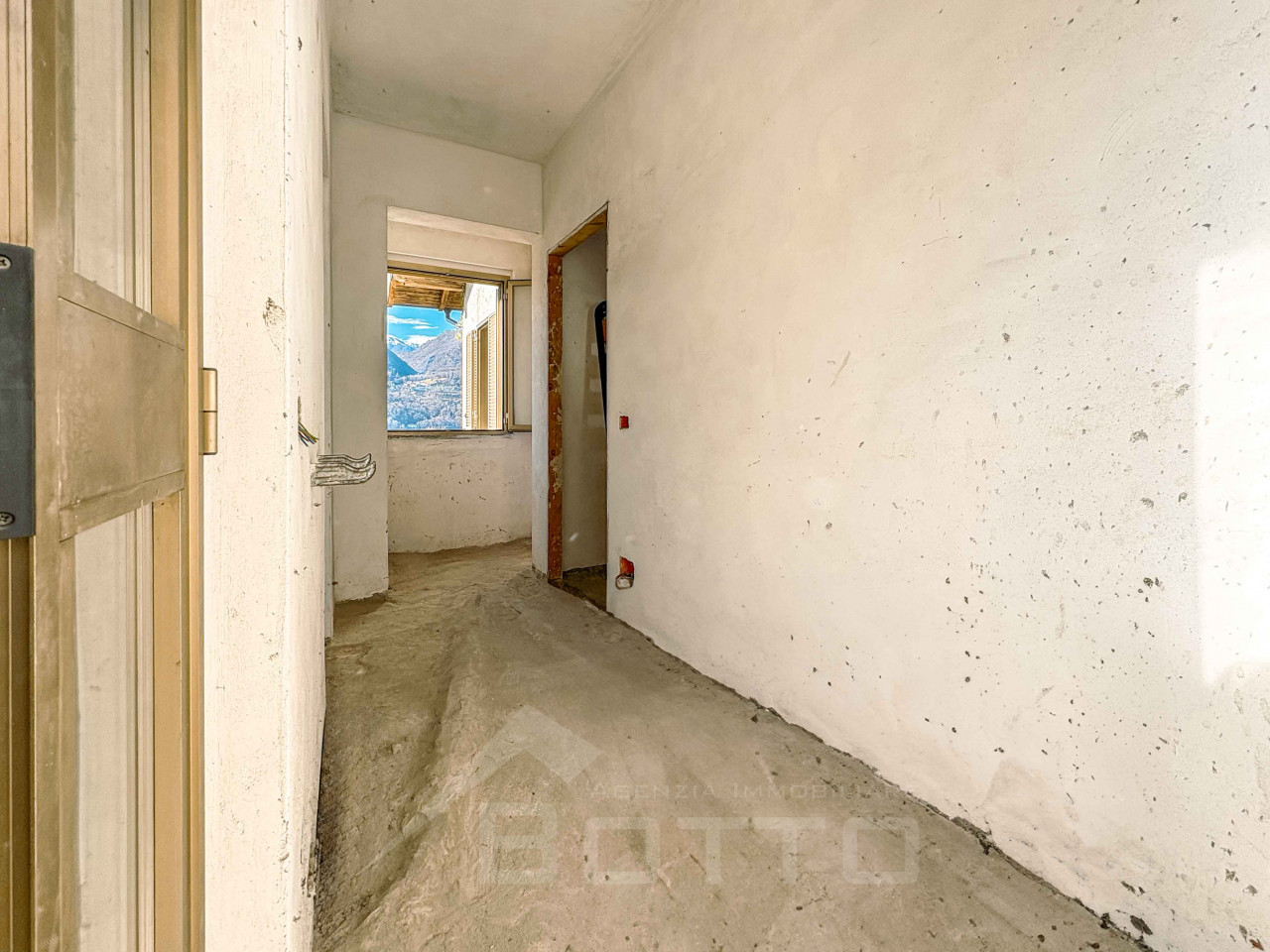 004__rustico-vendita-omegna-corridoio_wmk_0