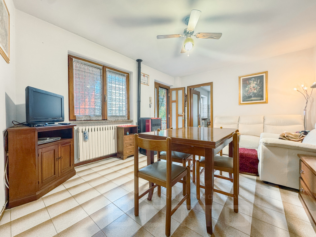 004__vendita-appartamento-gattico-salotto2_wmk_0