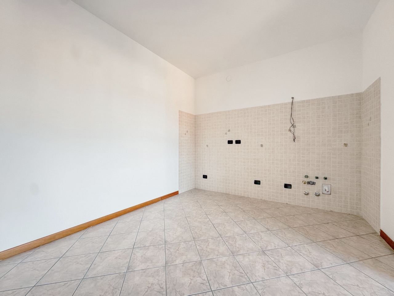 004__vendita-monolocale-borgomanero-cucina2_wmk_0