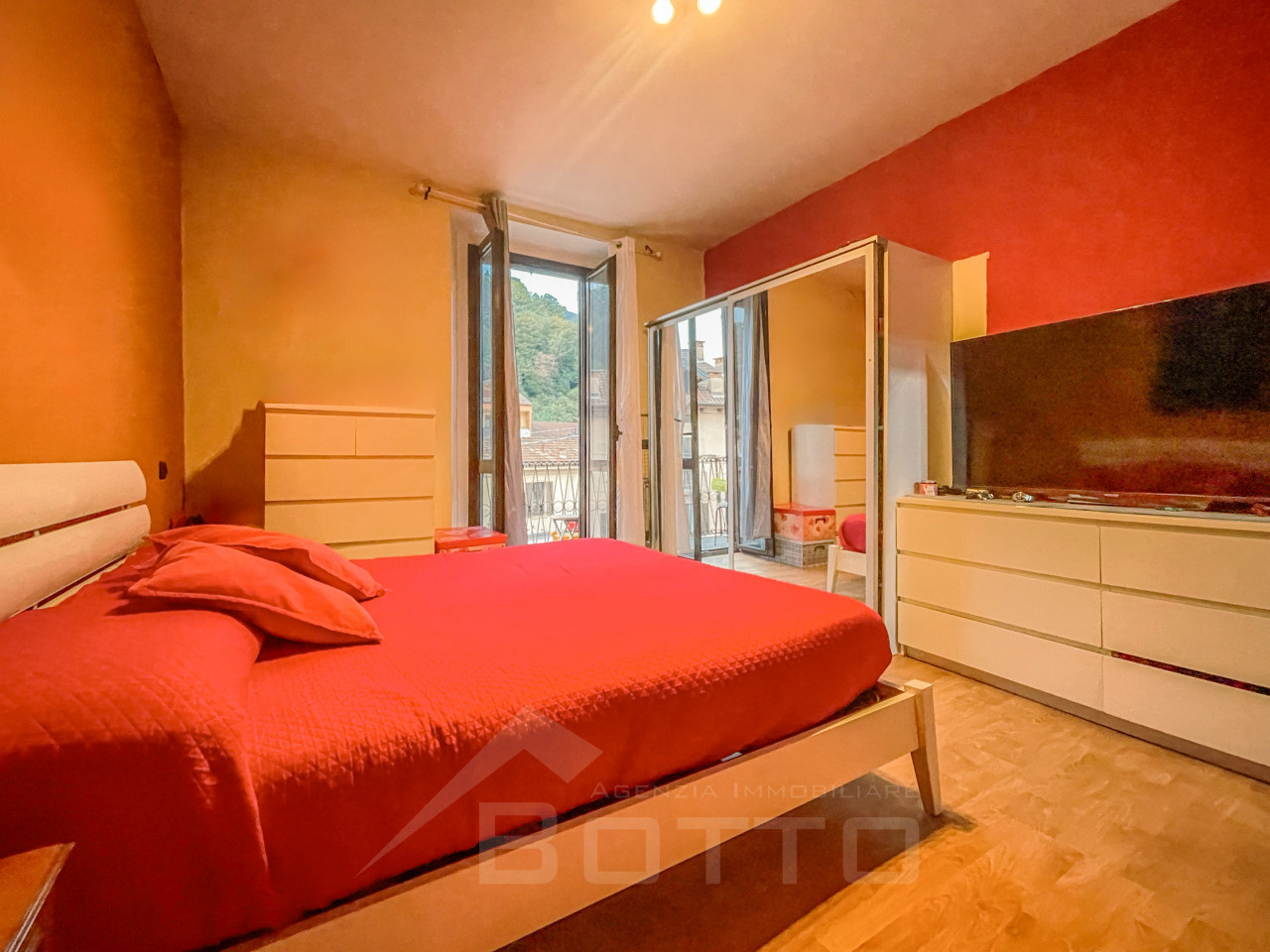 006__appartamento-vendita-omegna-camera4_wmk_0