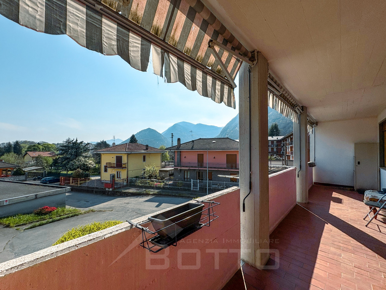 008__appartamento-vendita-omegna-balcone1_wmk_0