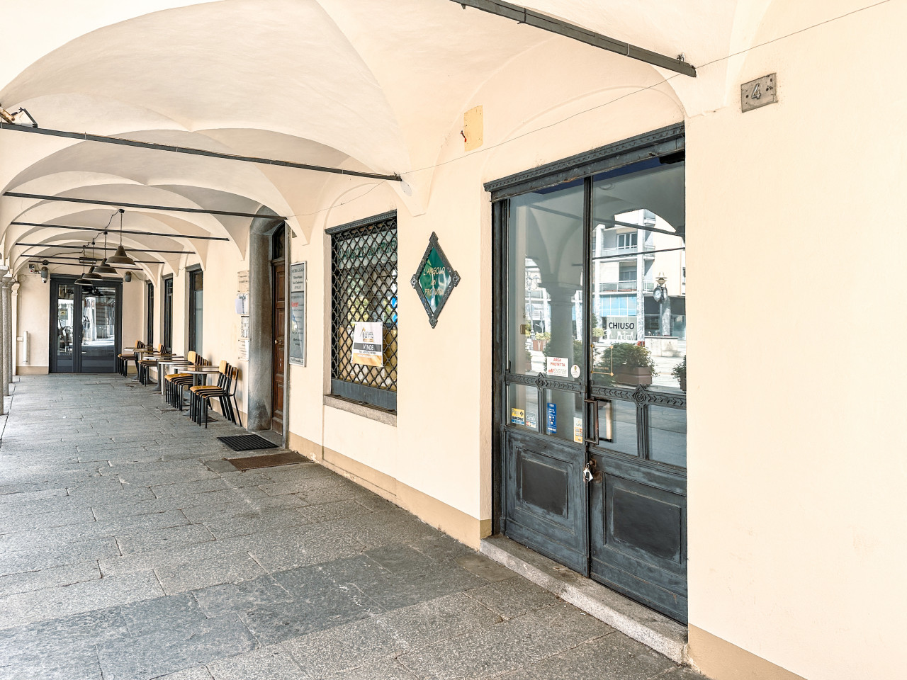 010__negozio-vendita-borgosesia-finestra