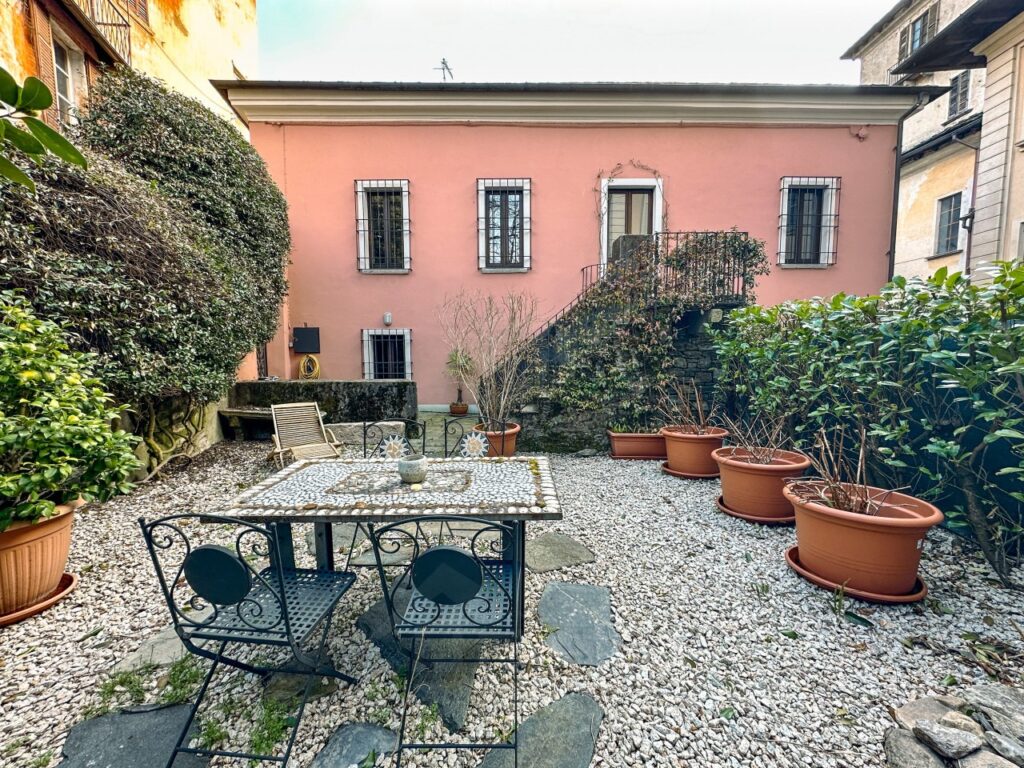 Casa semindipendente in vendita a Orta San Giulio