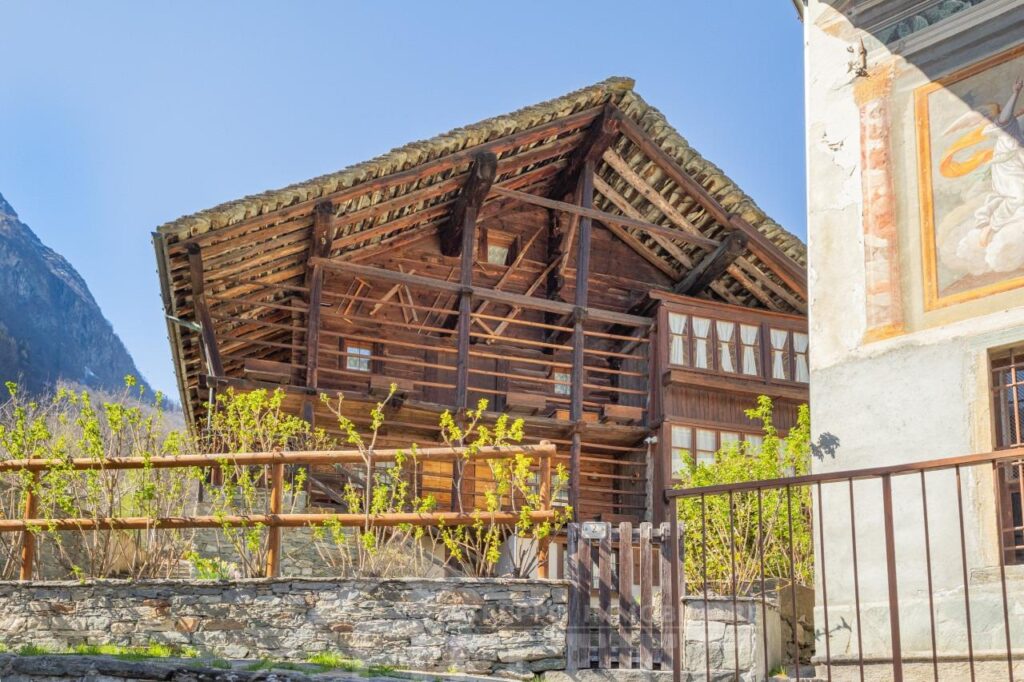 Baita Walser del 1700 in vendita ad Alagna Valsesia
