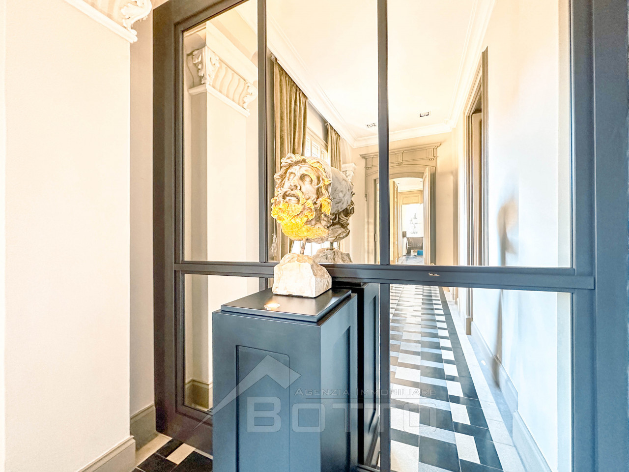 014__appartamento-vendita-borgosesia-corridoio3