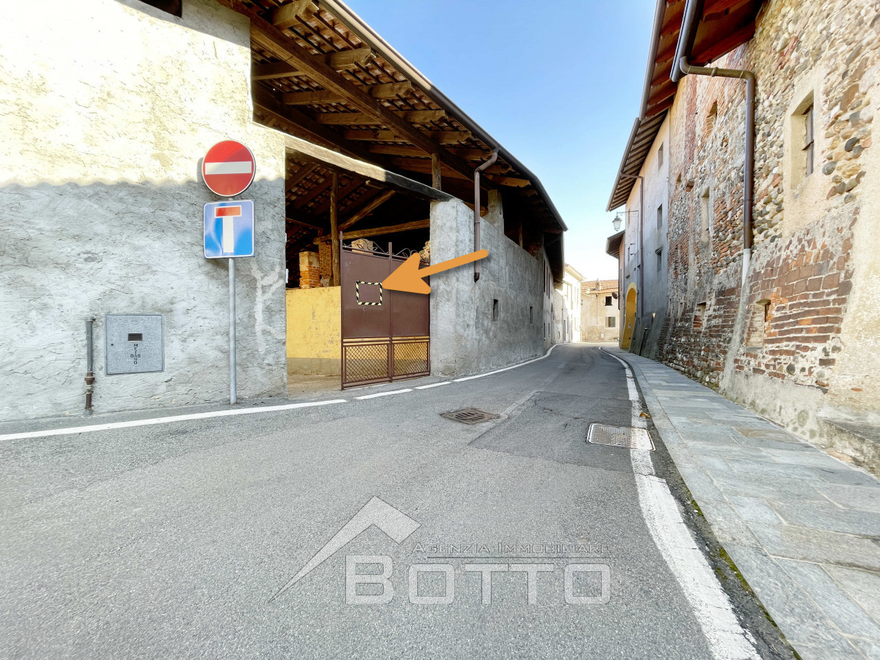 014__casa-vendita-bogogno-ingresso1