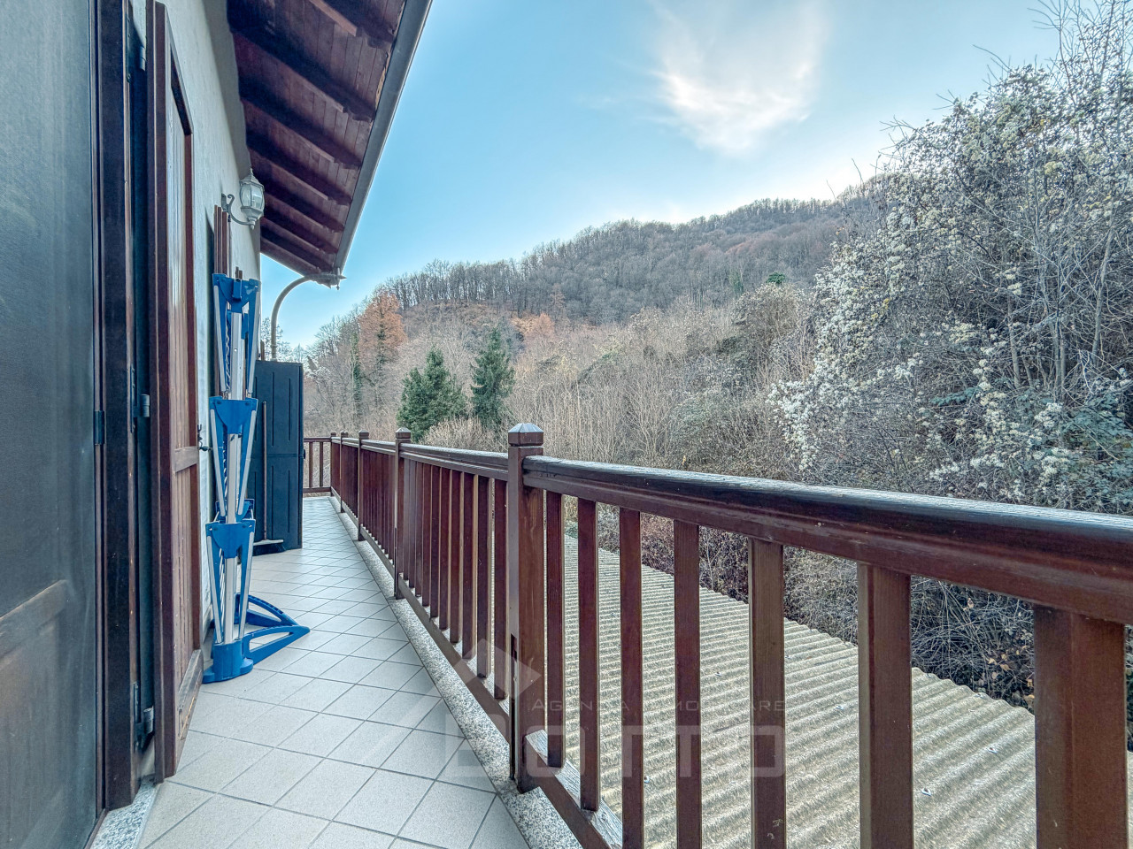 014__casa-vendita-varallo-balcone1_wmk_0
