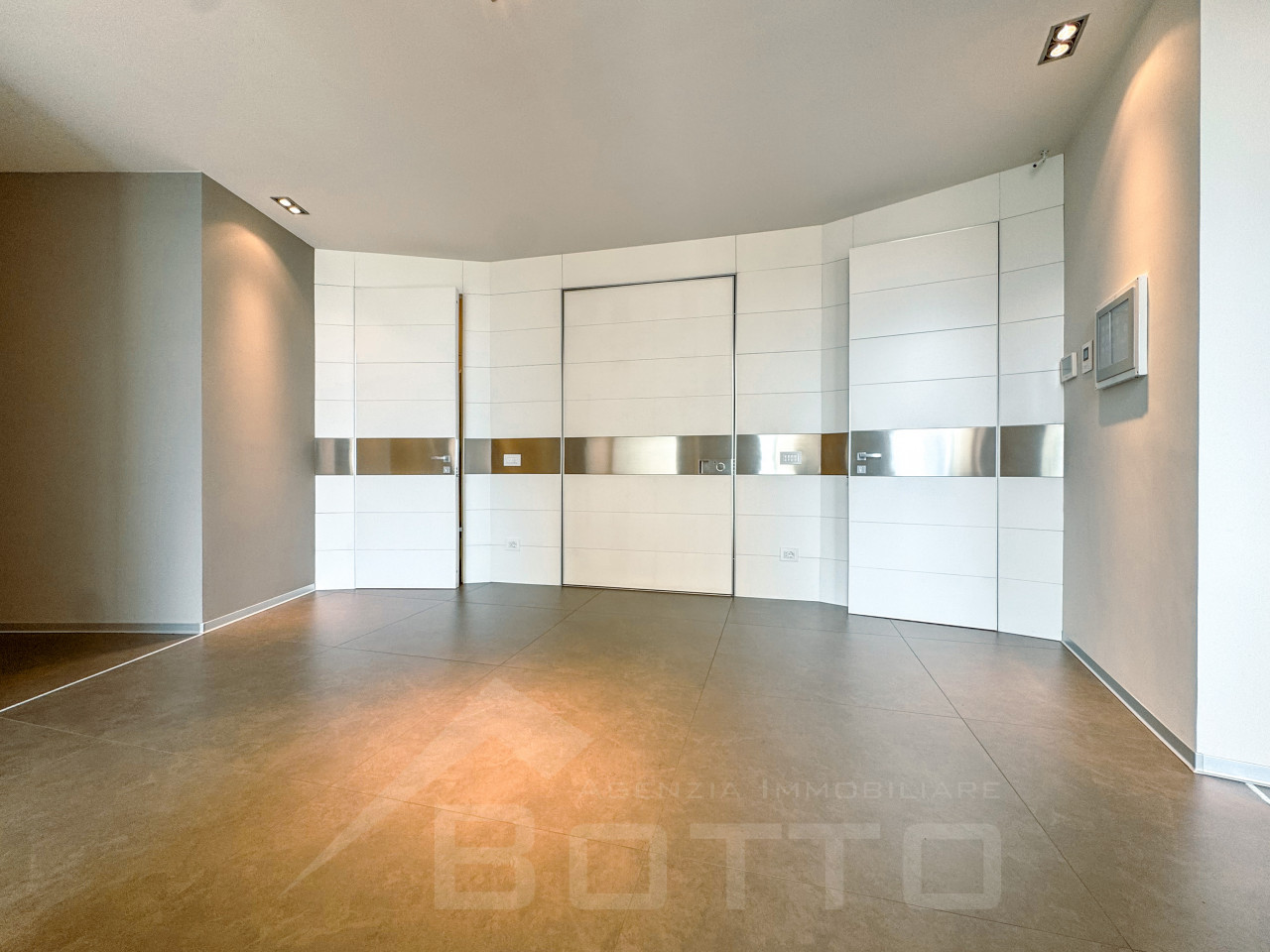 015___villa-romagnano-vendita-ingresso1_wmk_0