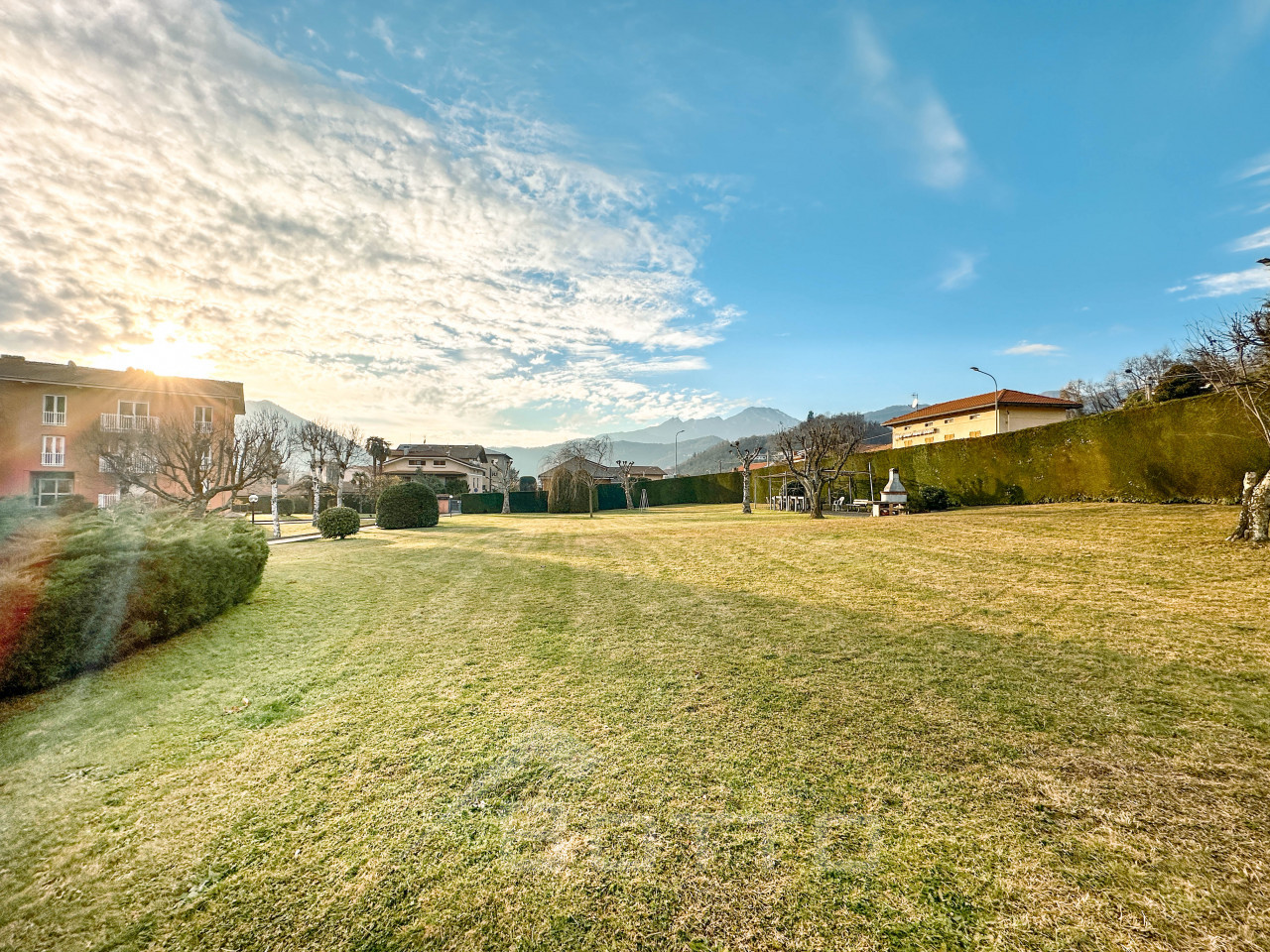 015__appartamento-vendita-borgosesia-giardino2_wmk_0