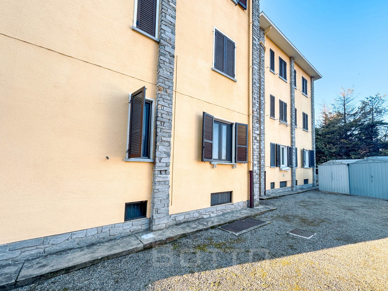 015__appartamento-vendita-ghemme-esterno3_wmk_0