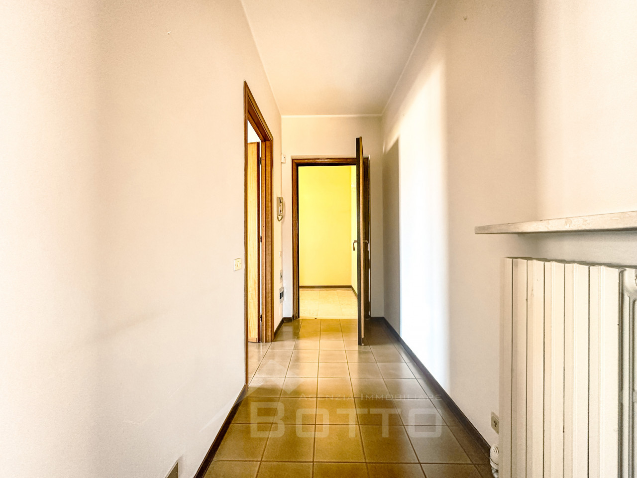 015__appartamento-vendita-grignasco-corridoio_wmk_0