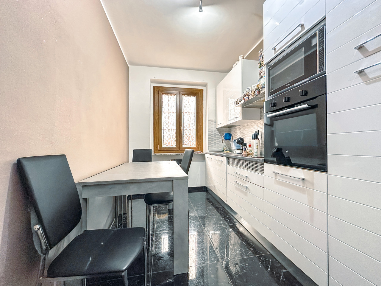 016__appartamento-vendita-borgosesia-cucina12