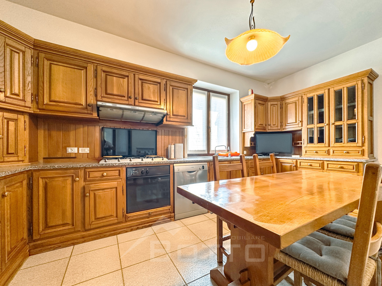 016__villa-gattinara-vendita-cucina1_wmk_0