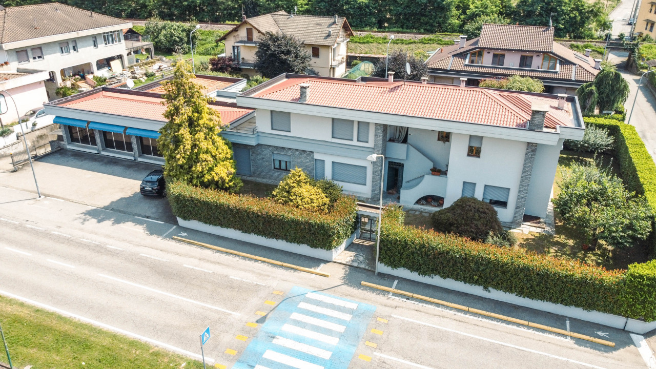 016__villa-vendita-borgosesia-drone2_wmk_0