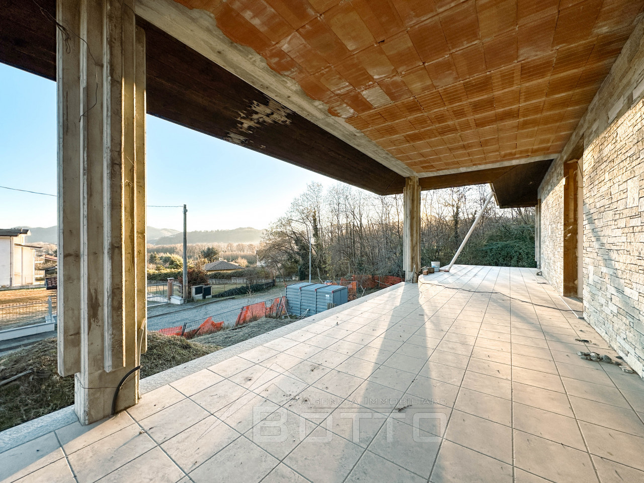 016__villa-vendita-grignasco-terrazzo