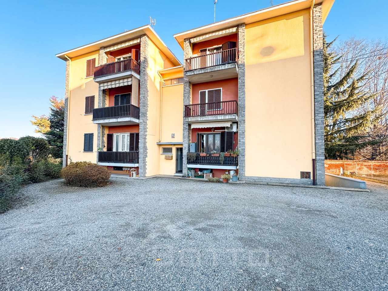 017__appartamento-vendita-ghemme-esterno4_wmk_0