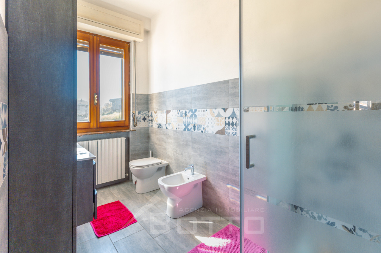 017__appartamento-vendita-grignasco-bagno5_wmk_0