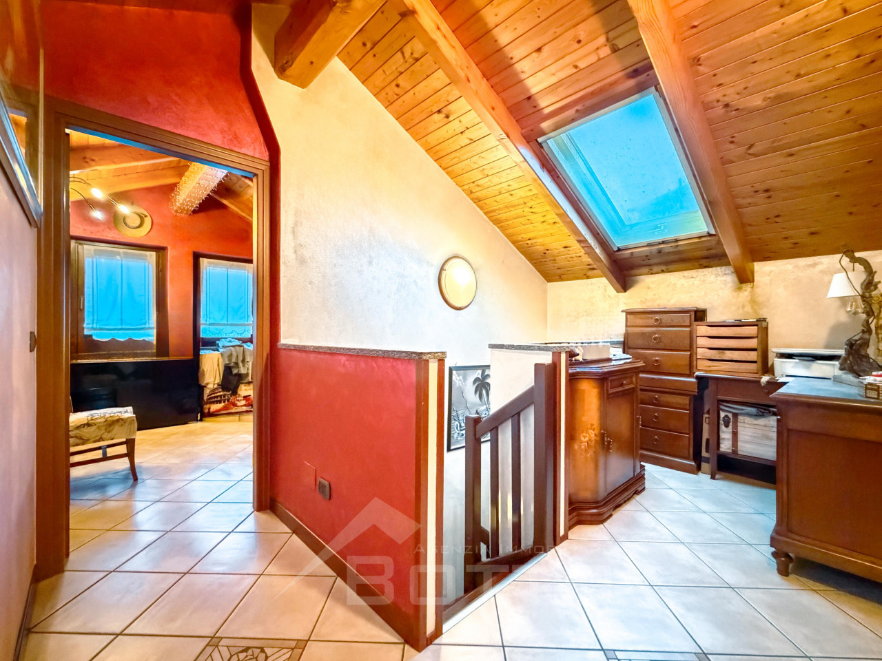 017__casa-vendita-varallo-disimpegno1_wmk_0
