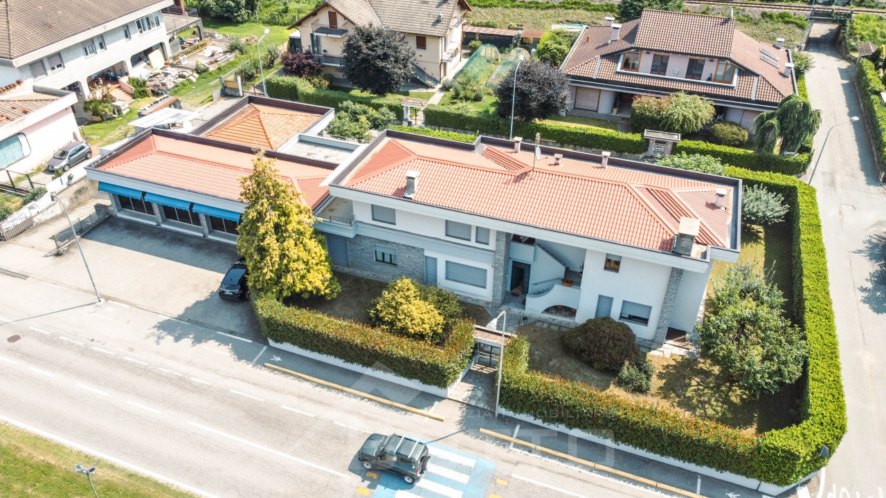 017__villa-vendita-borgosesia-drone3_wmk_0