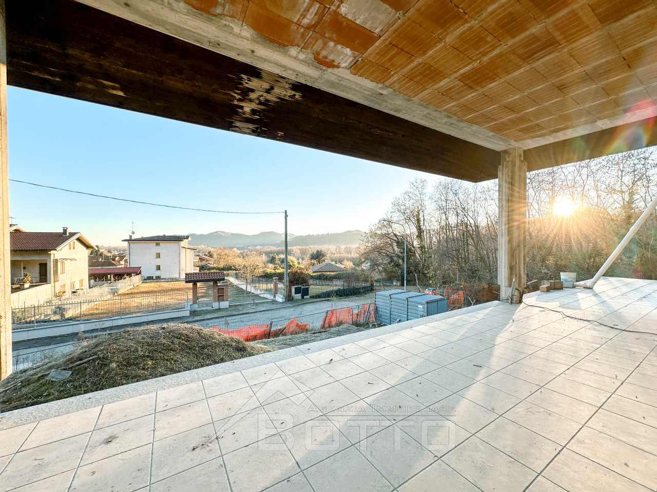 017__villa-vendita-grignasco-terrazzo10