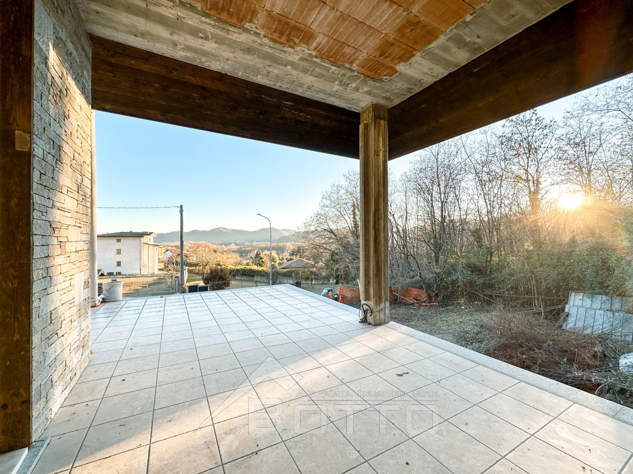 018__villa-vendita-grignasco-salotto2