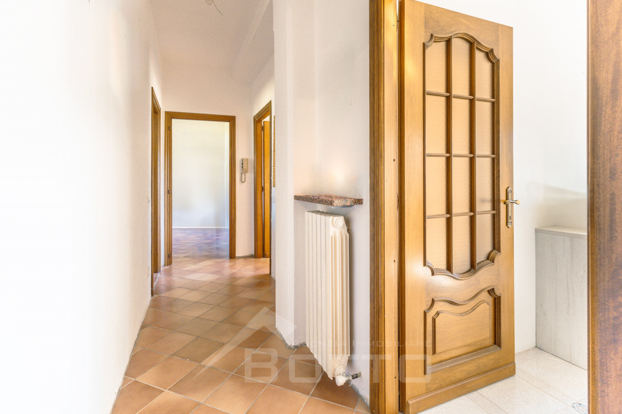 020__appartamento-vendita-grignasco-corridoio_wmk_0