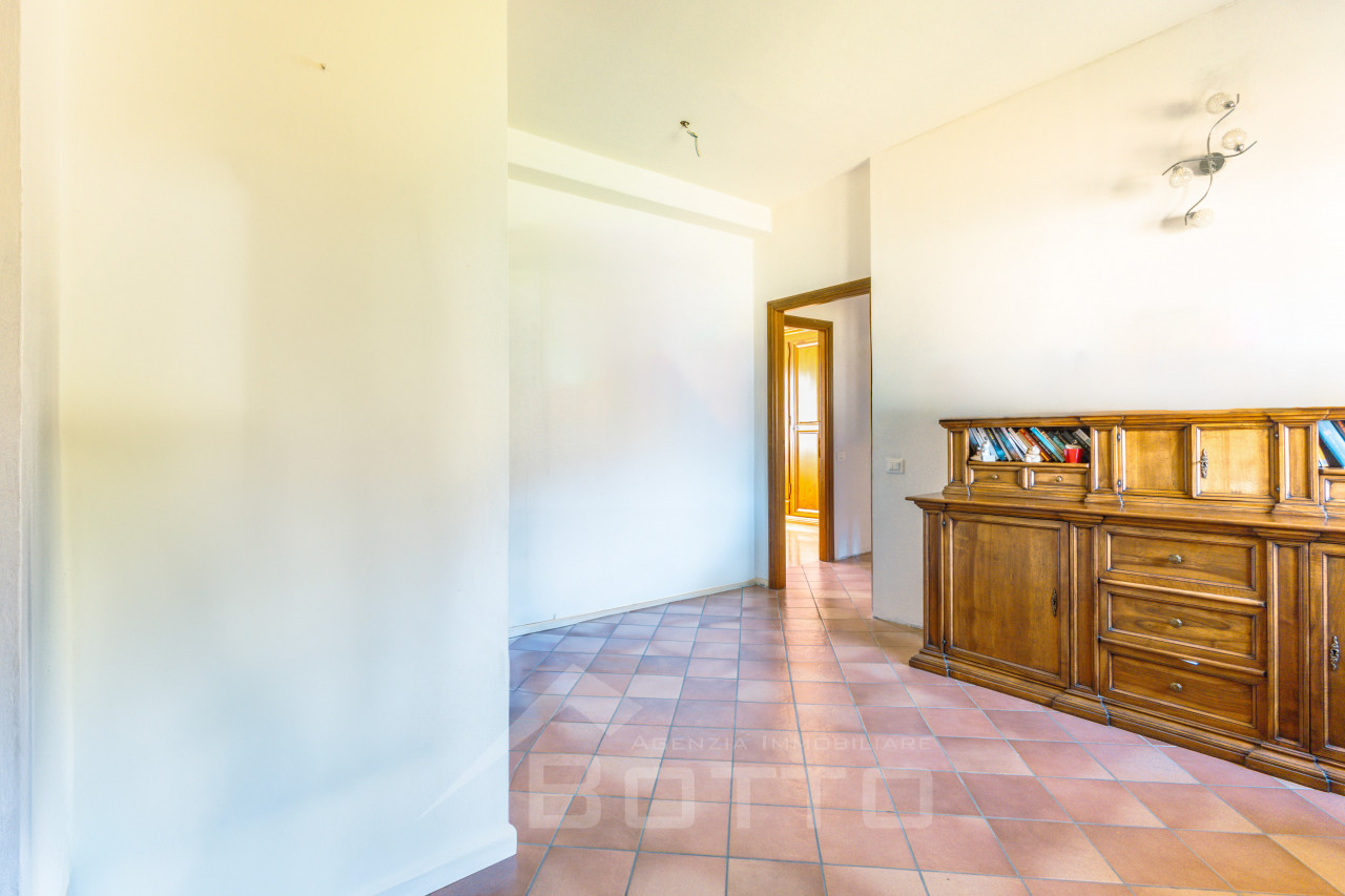 021__appartamento-vendita-grignasco-camera4_wmk_0